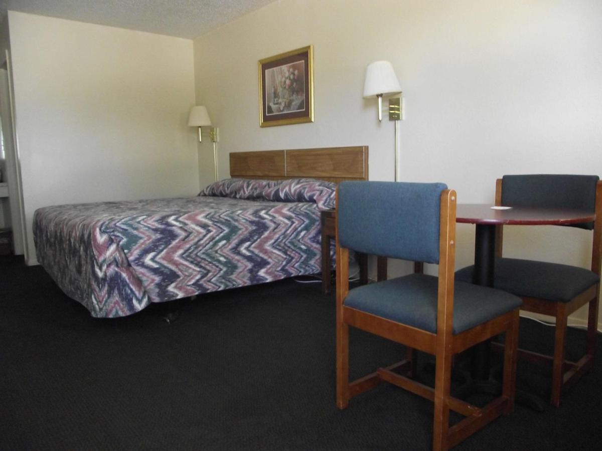 Glen Rose Inn & Suites Extérieur photo