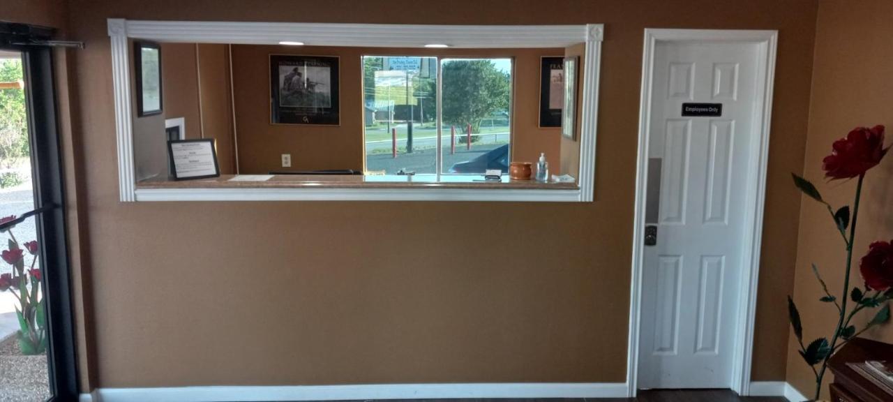 Glen Rose Inn & Suites Extérieur photo