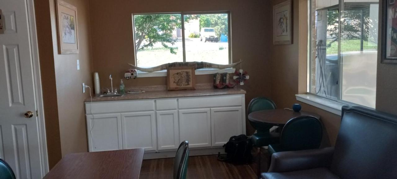 Glen Rose Inn & Suites Extérieur photo