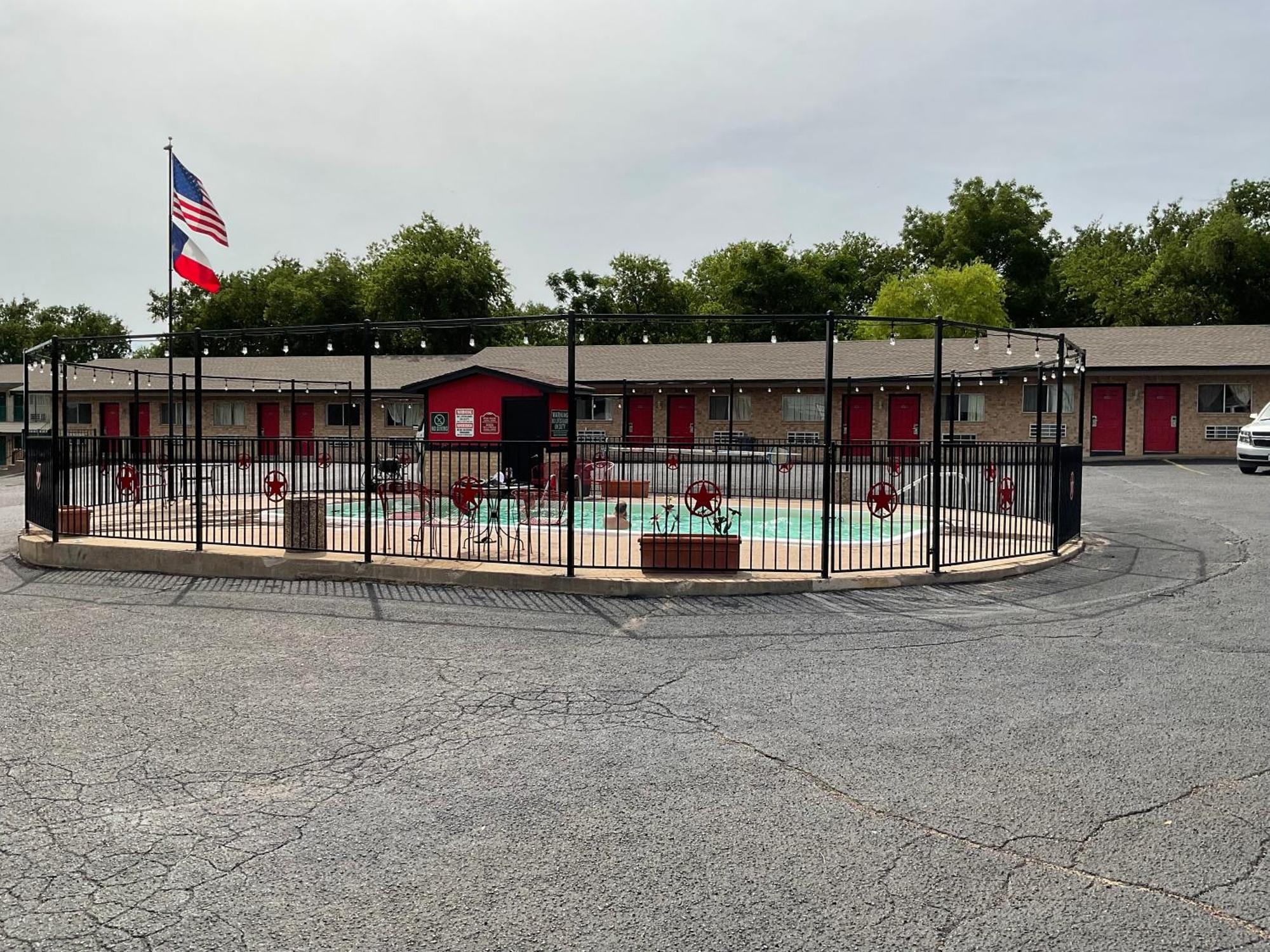 Glen Rose Inn & Suites Extérieur photo
