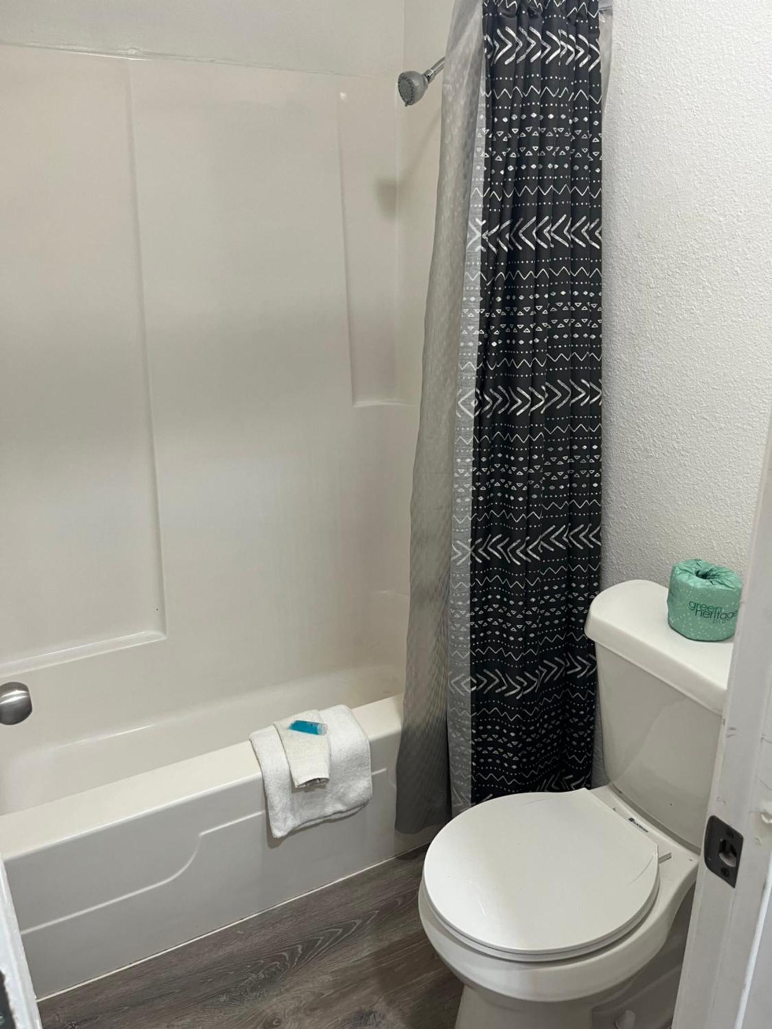 Glen Rose Inn & Suites Extérieur photo